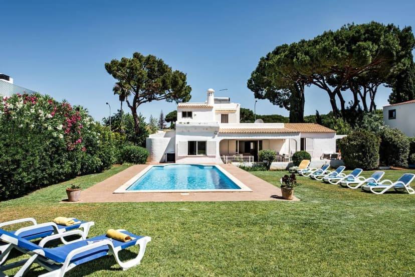 Charming Family Villa with Garden in Algarve