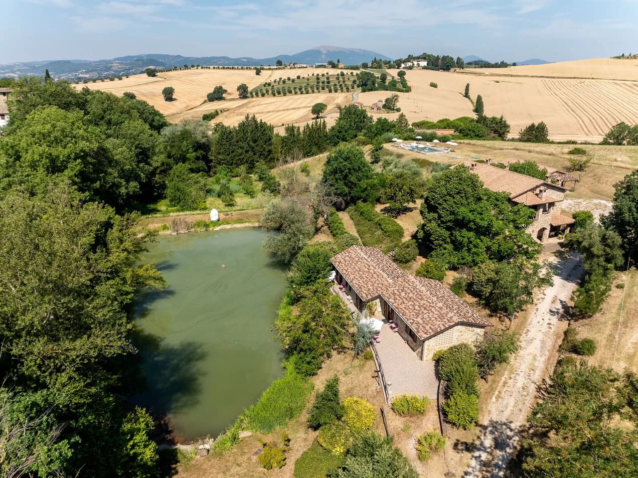 Panoramic View Pool Villa in Piccione photo 4