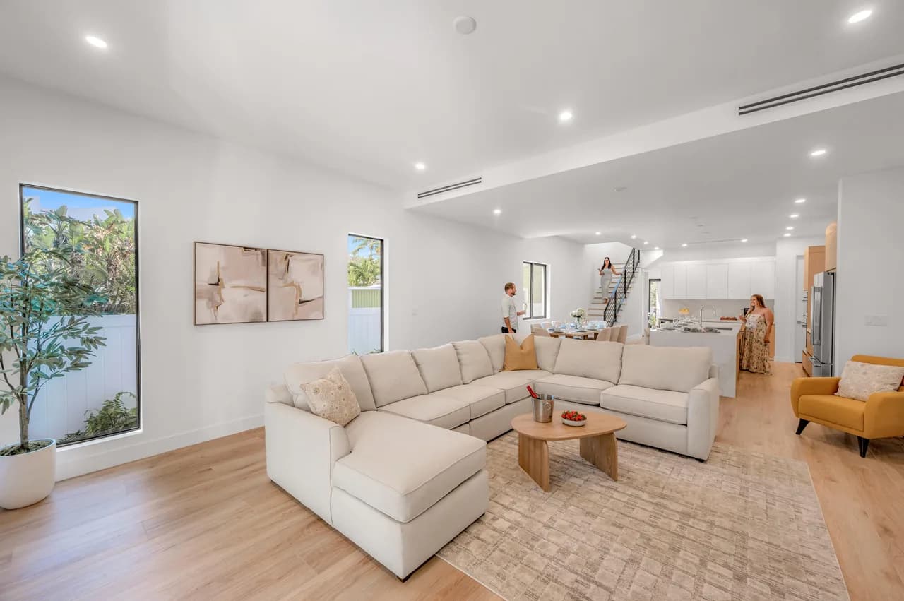 Centrally Located Townhouse with Heated Pool in Lauderdale Harbors photo 2