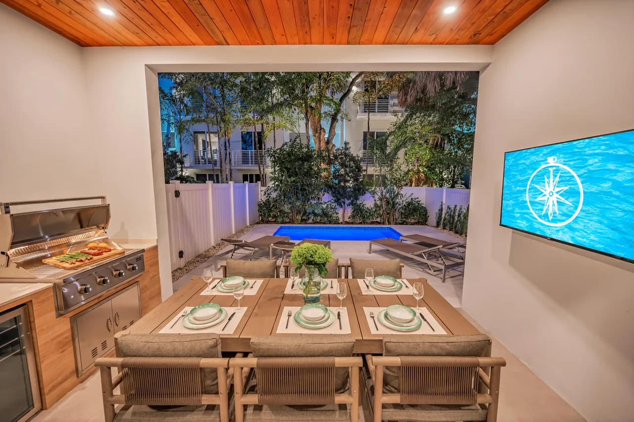 Centrally Located Townhouse with Heated Pool in Lauderdale Harbors photo 4