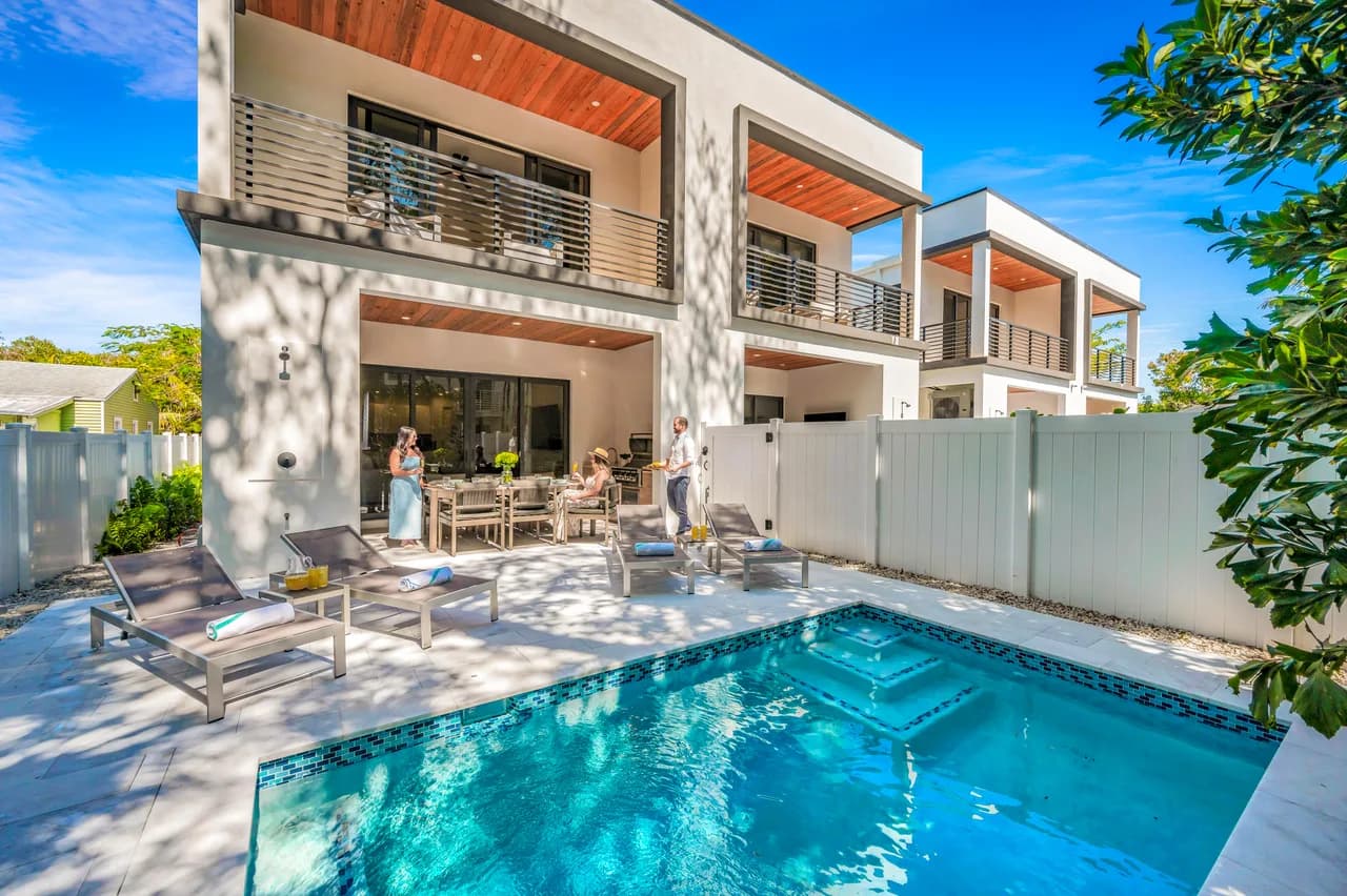 Centrally Located Townhouse with Heated Pool in Lauderdale Harbors photo 5