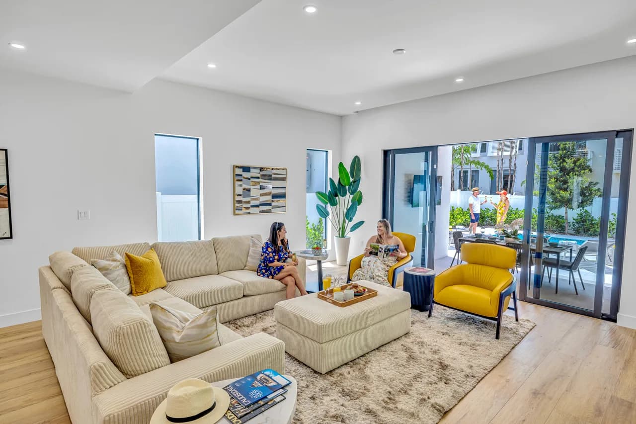 Centrally Located Townhouses with Heated Pools in Fort Lauderdale photo 3