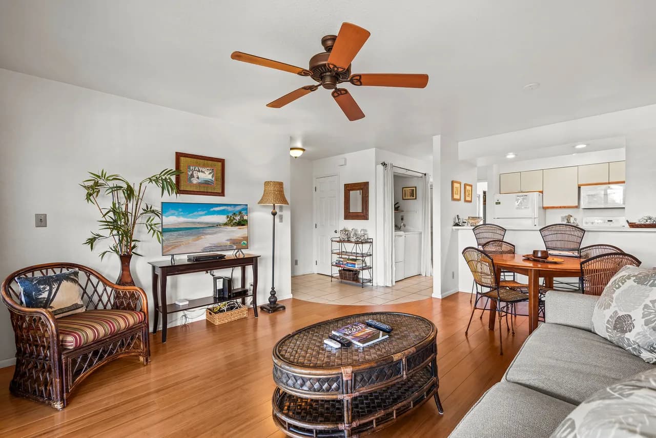 Kihei Bay Vista C-201 - Kihei 1BR Condo, AC, Lanai, WiFi, 45 Sec to Sugar Beach!
