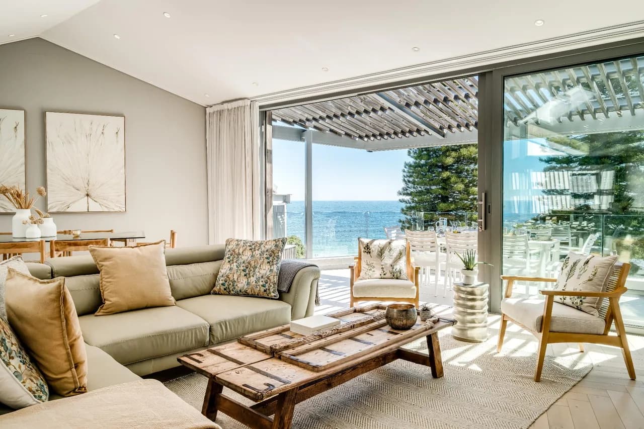 Coastal Retreat with Pool Views in Llandudno, Cape Town photo 2