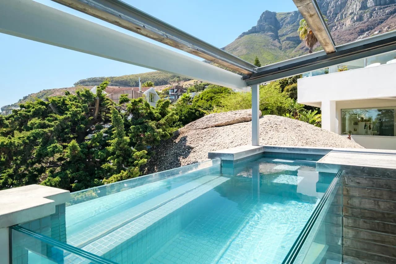 Coastal Retreat with Pool Views in Llandudno, Cape Town photo 3