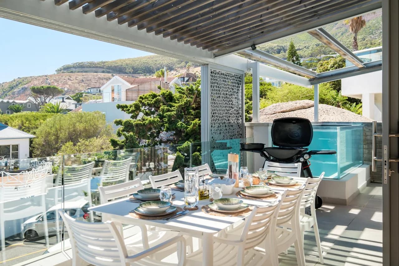 Coastal Retreat with Pool Views in Llandudno, Cape Town photo 4