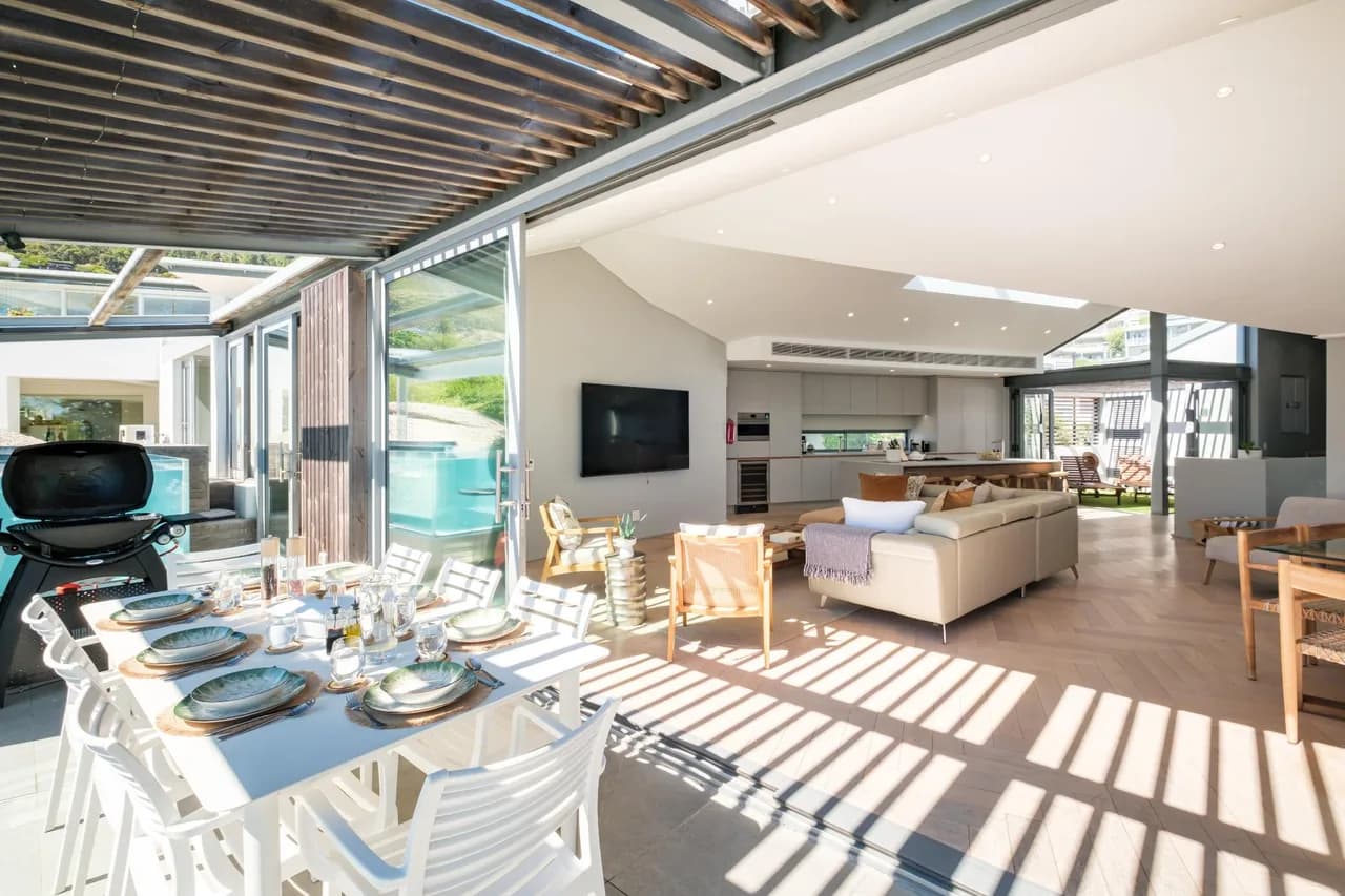 Coastal Retreat with Pool Views in Llandudno, Cape Town photo 5