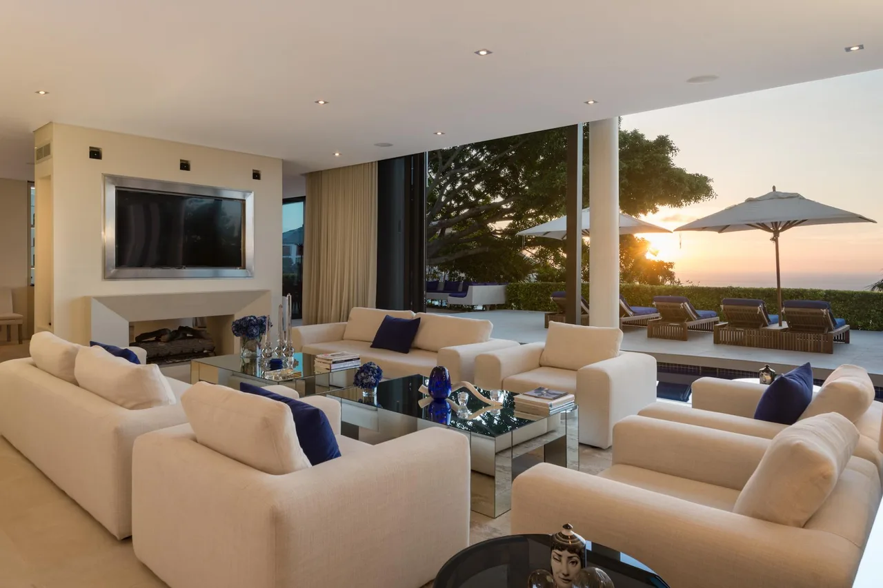 Luxury Villa with Gym in Camps Bay, Cape Town photo 2