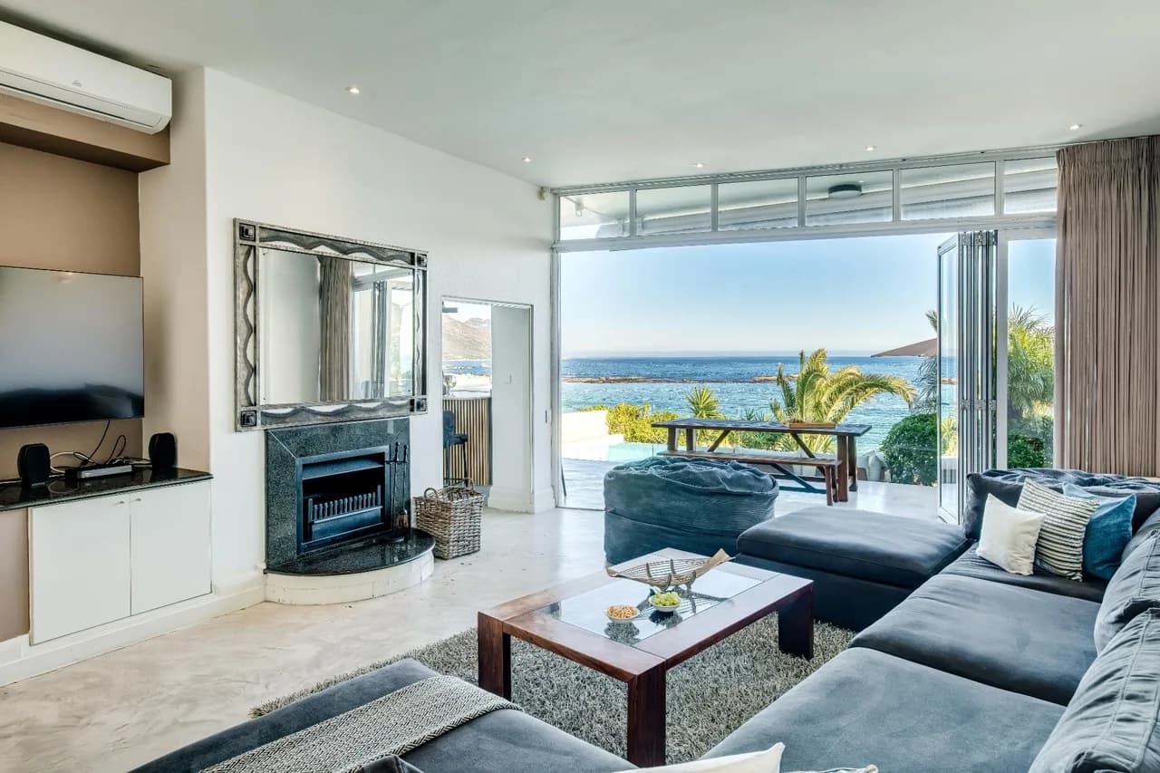 Clifftop Six Bedroom Villa in Camps Bay photo 2
