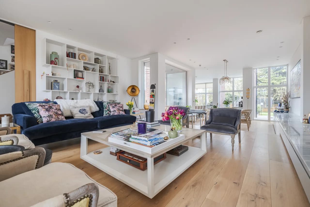 Parkland Modern Villa in London photo 5