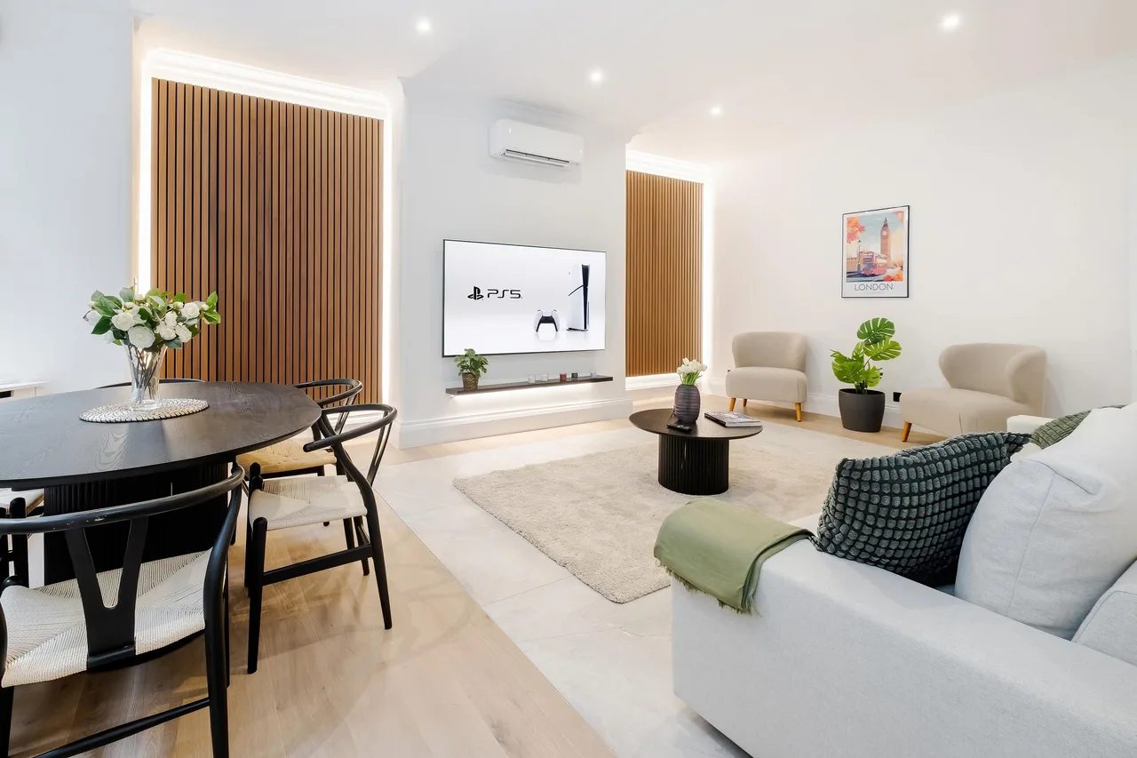 Modern Two Bedroom Apartment in South Kensington, London photo 2