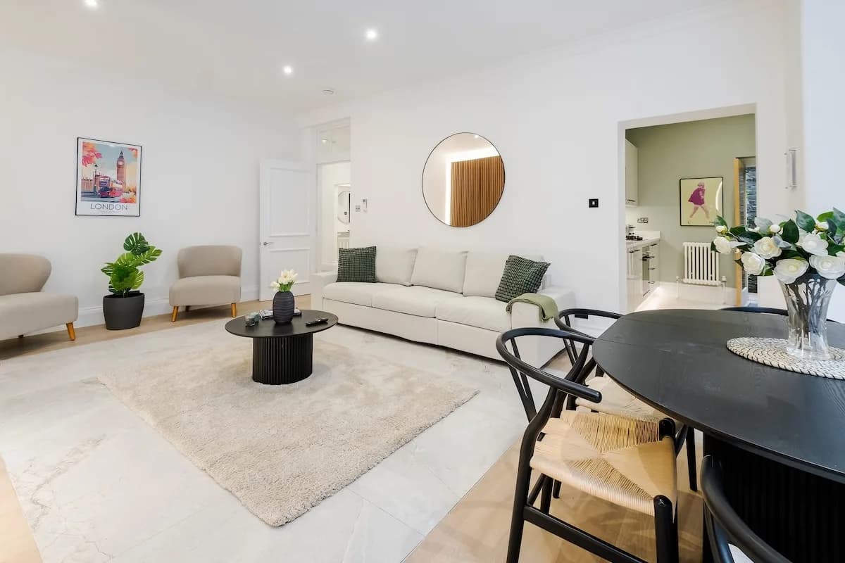 Modern Two Bedroom Apartment in South Kensington, London photo 3