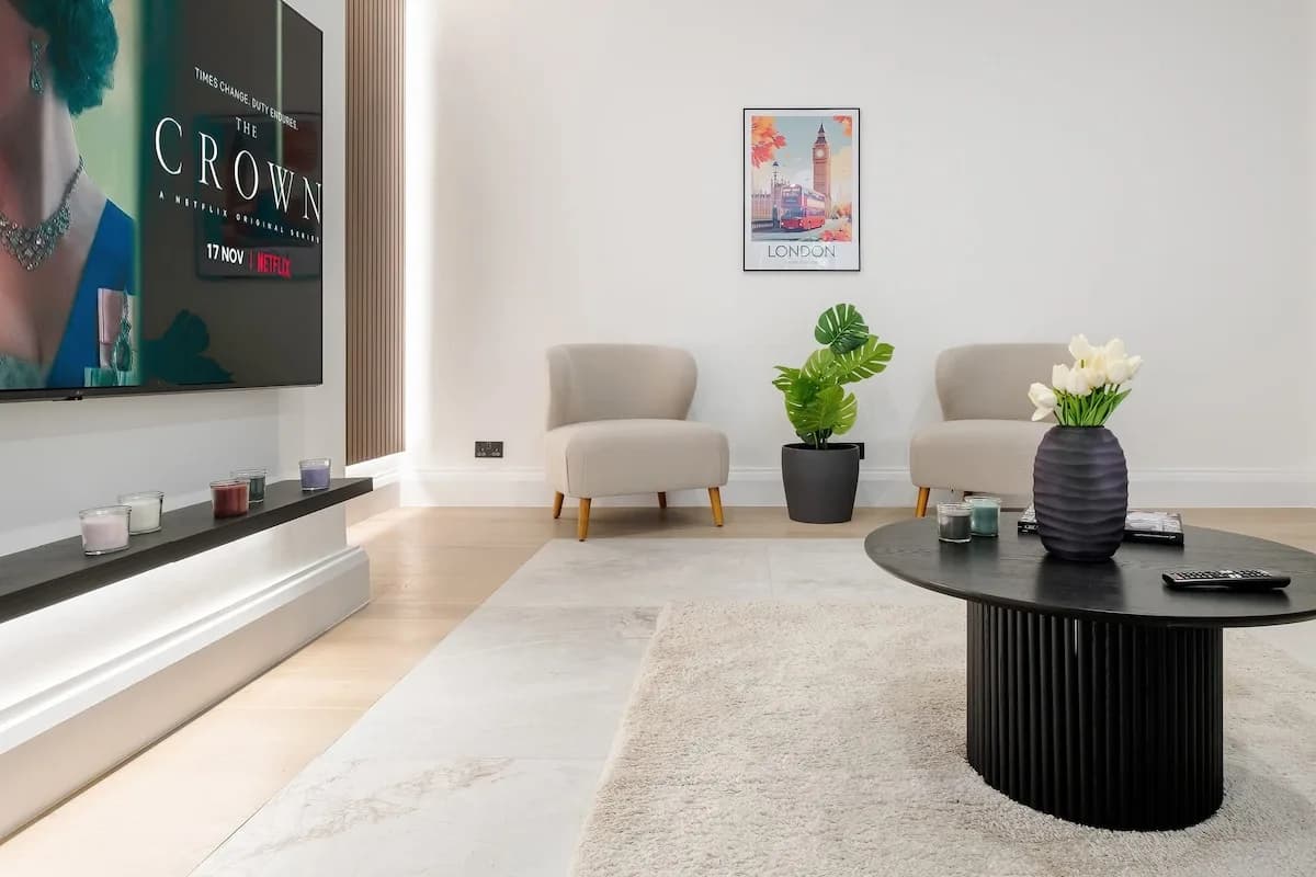 Modern Two Bedroom Apartment in South Kensington, London photo 4