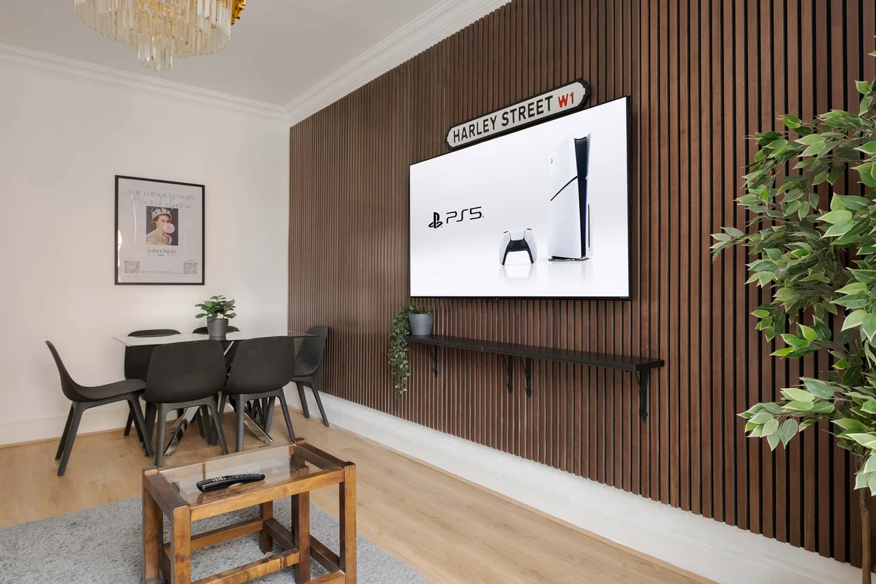 Contemporary Two Bedroom Retreat in London photo 2