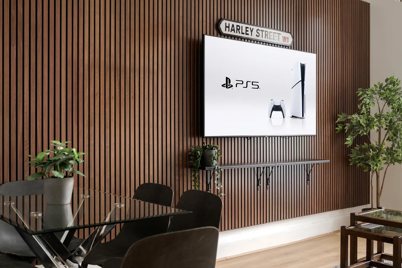 Contemporary Two Bedroom Retreat in London photo 3