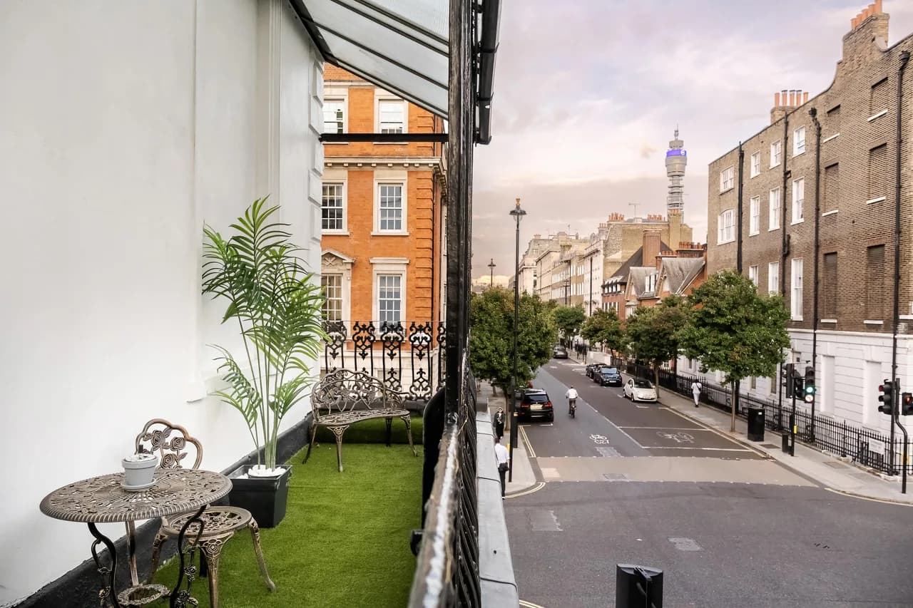 Contemporary Two Bedroom Retreat in London photo 5