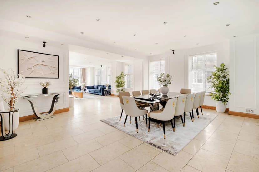 Luxurious Four Bedroom Escape in Mayfair