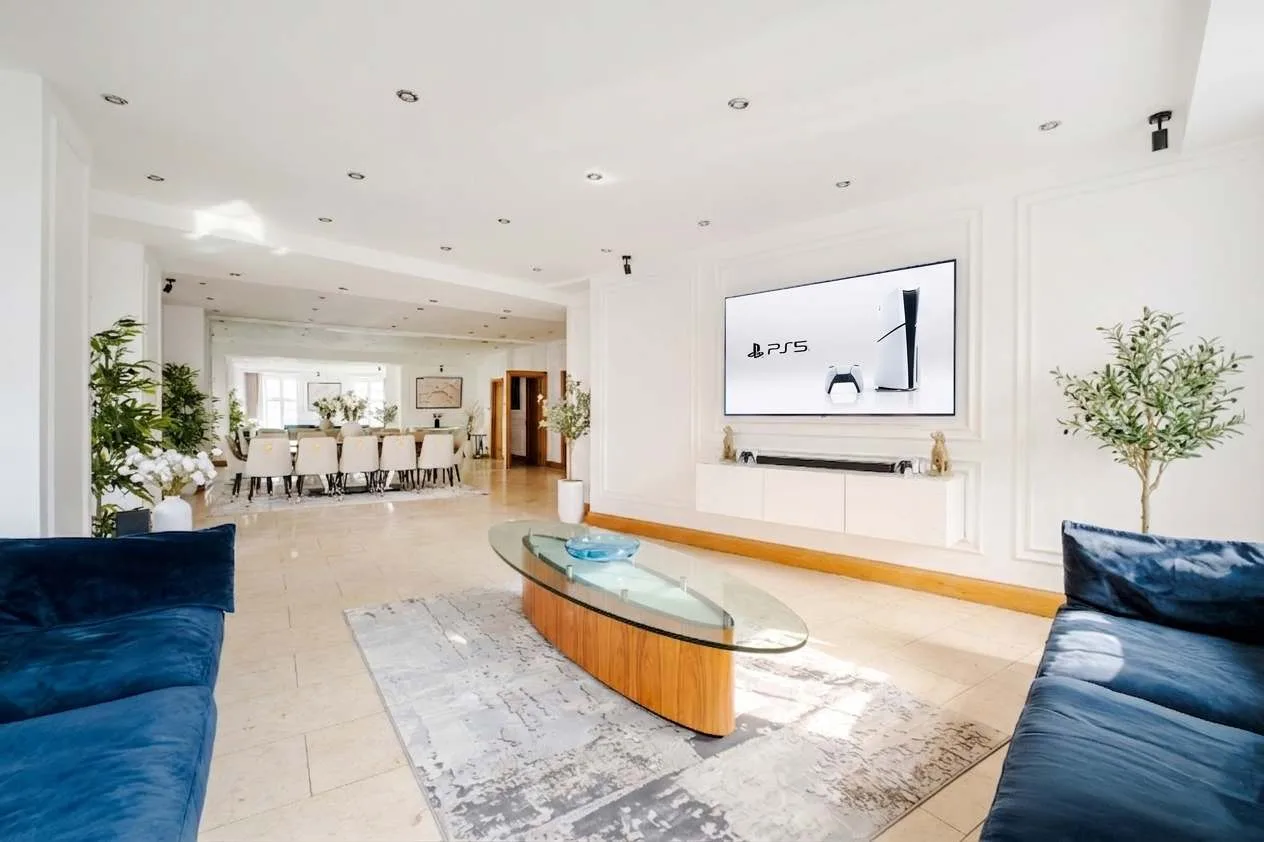 Luxury Four Bedroom Villa in Mayfair London photo 3