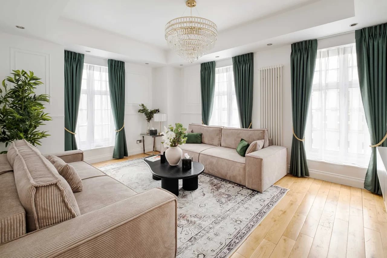 Elegant Two Bedroom Apartment in London