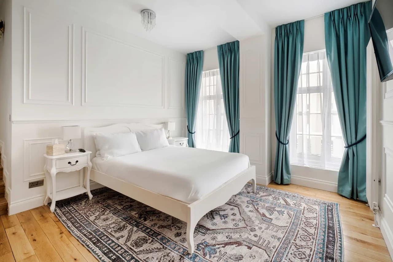 Elegant Two Bedroom Apartment in London photo 2