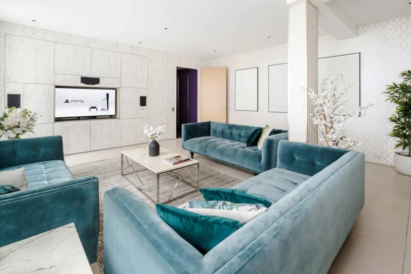 Elegant Four-Bedroom Retreat in London