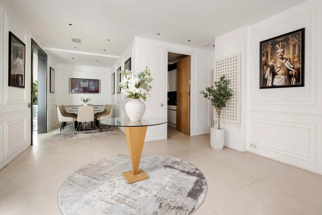 Elegant Four Bedroom Retreat in Mayfair London photo 2