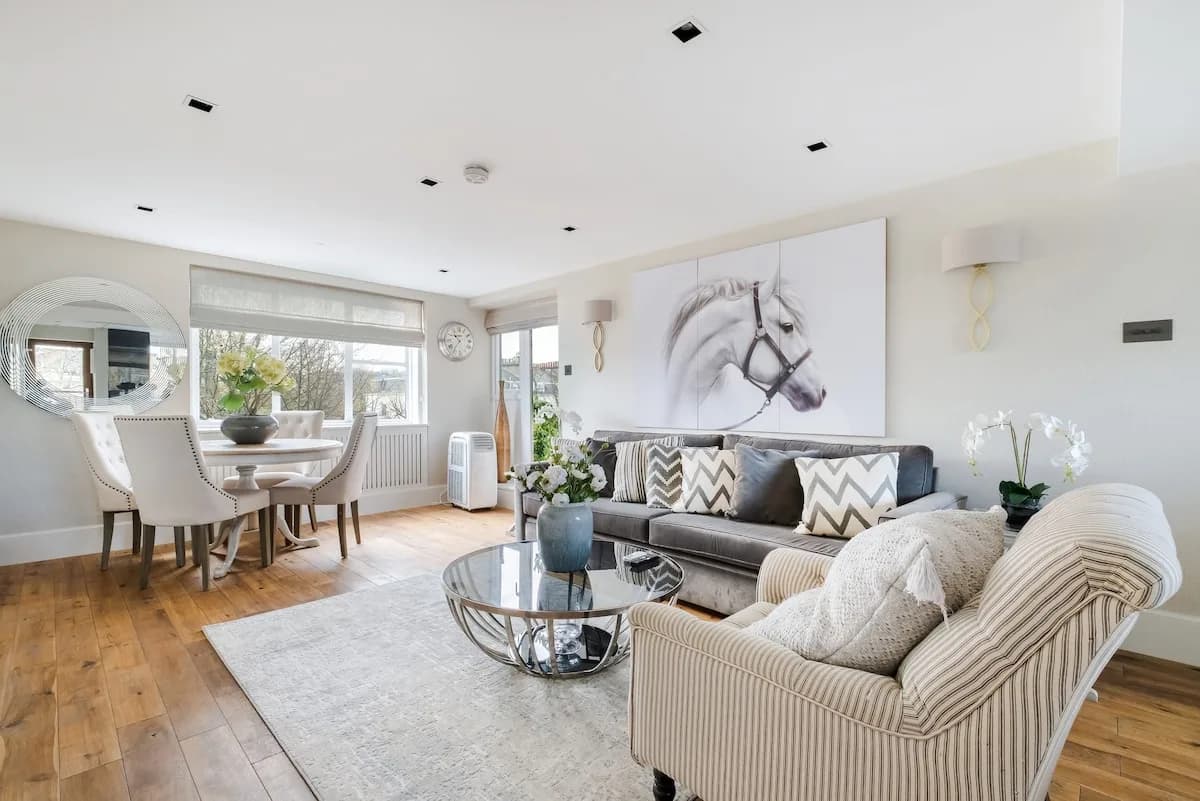 Elegant Three Bedroom Retreat in London photo 3