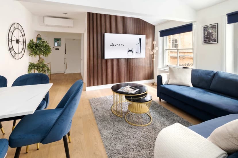 Stylish Three Bedroom Apartment in London