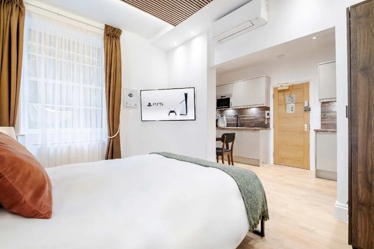 Charming One Bedroom Retreat in London photo 3