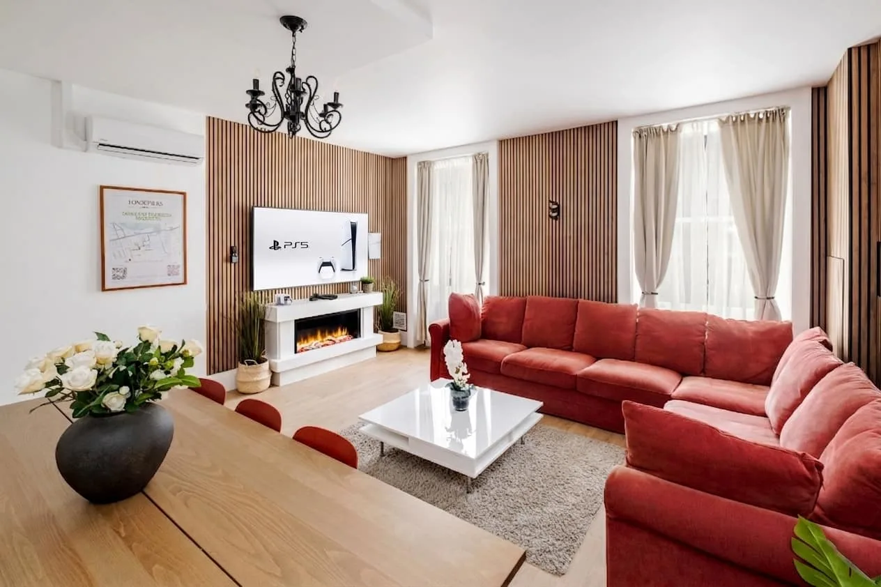 Elegant Two Bedroom Villa in London