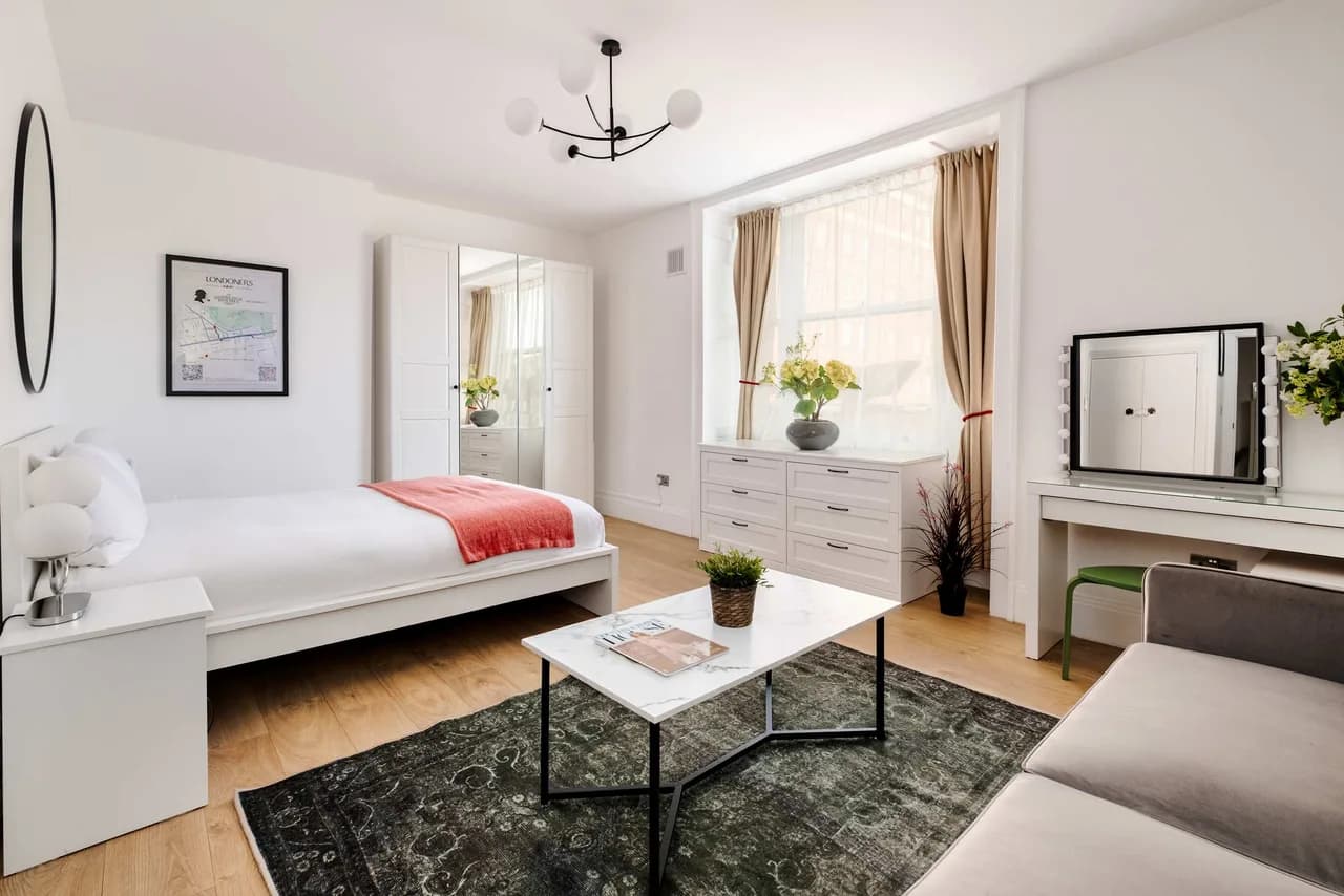 Elegant Two Bedroom Villa in London photo 4