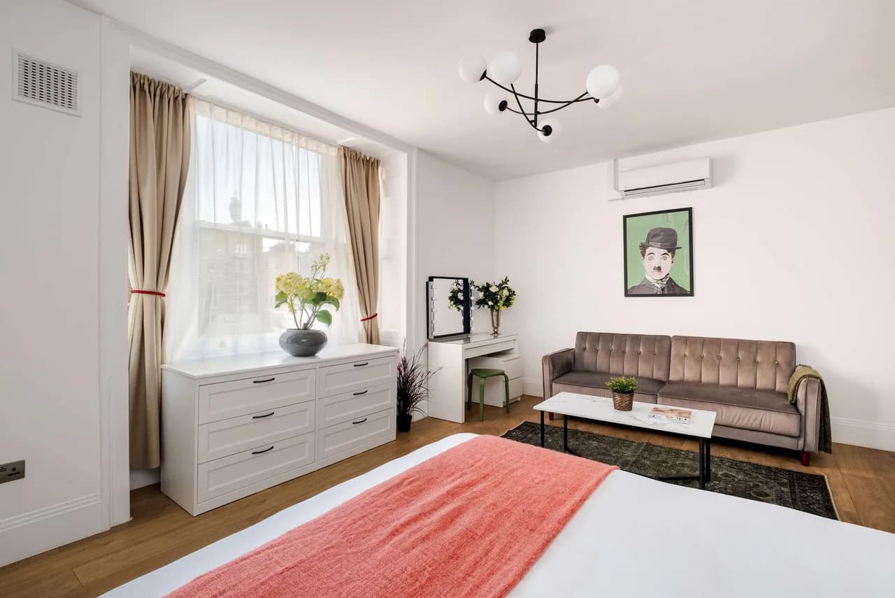 Elegant Two Bedroom Villa in London photo 5
