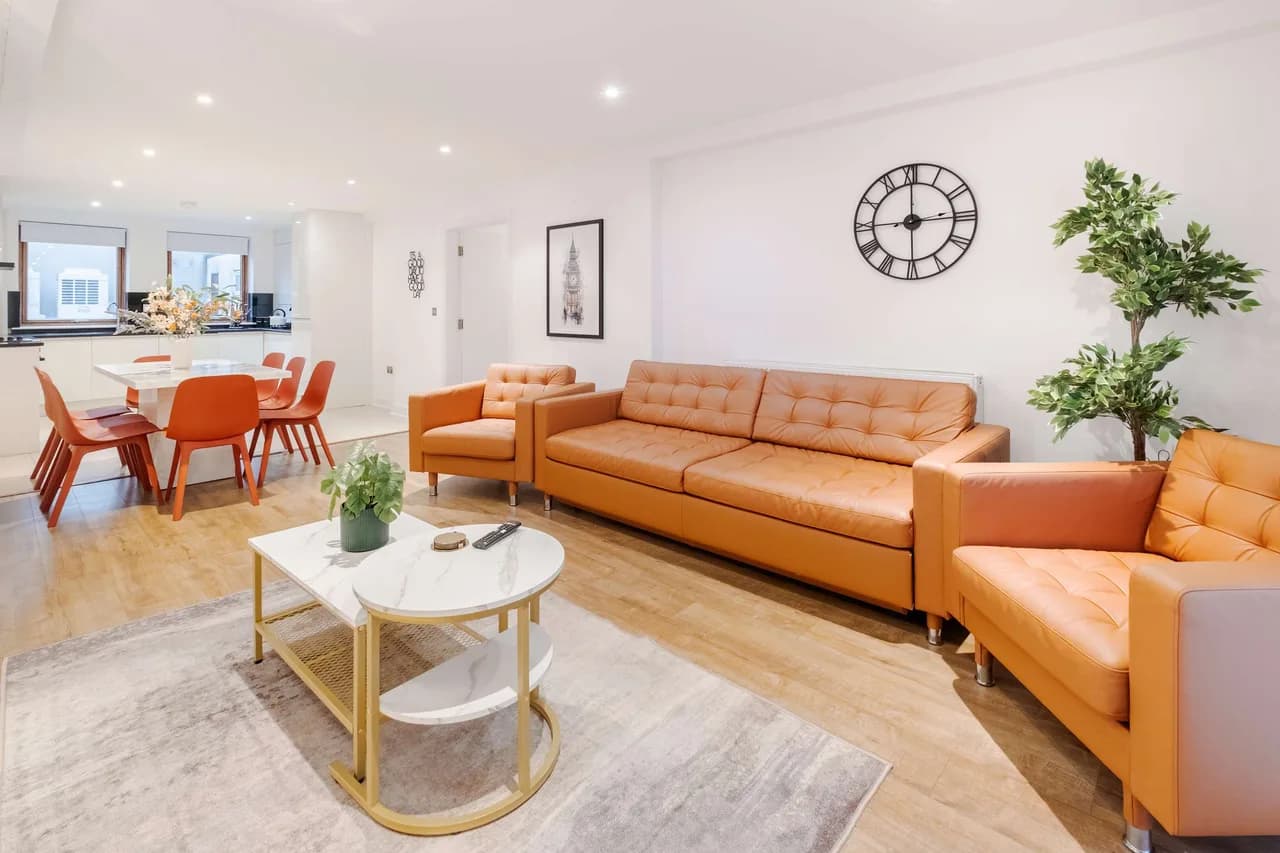 Luxury Three Bedroom Residence in London photo 3