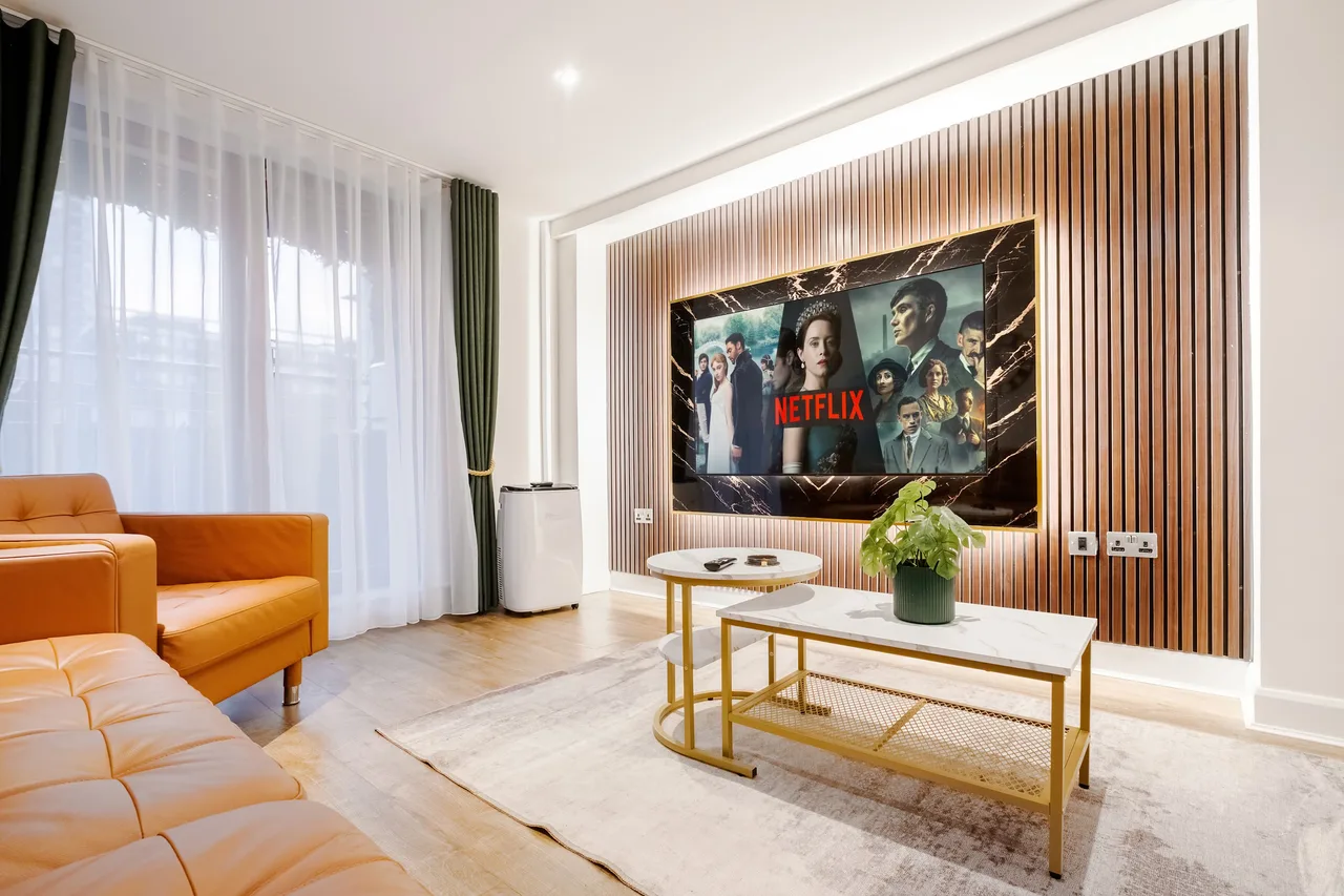 Luxury Three Bedroom Residence in London photo 4