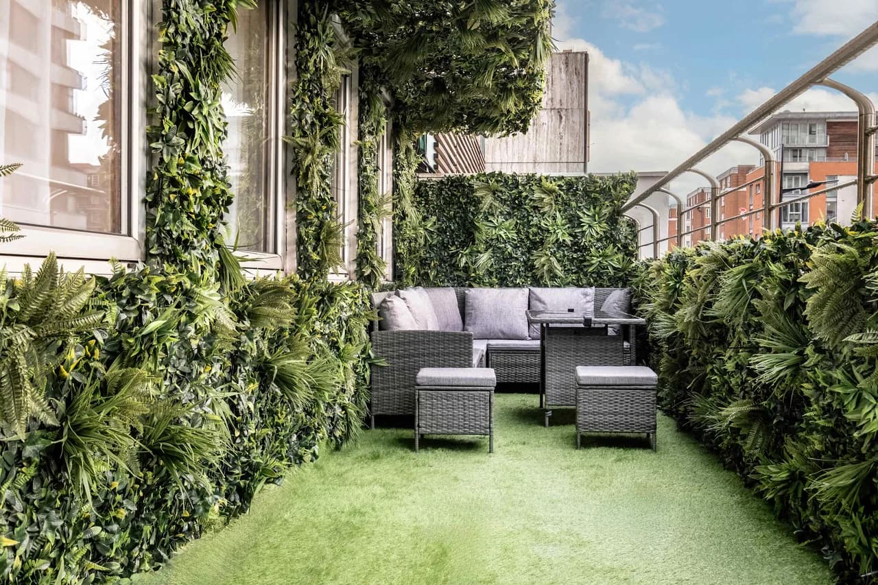 Luxury Three Bedroom Residence in London photo 5