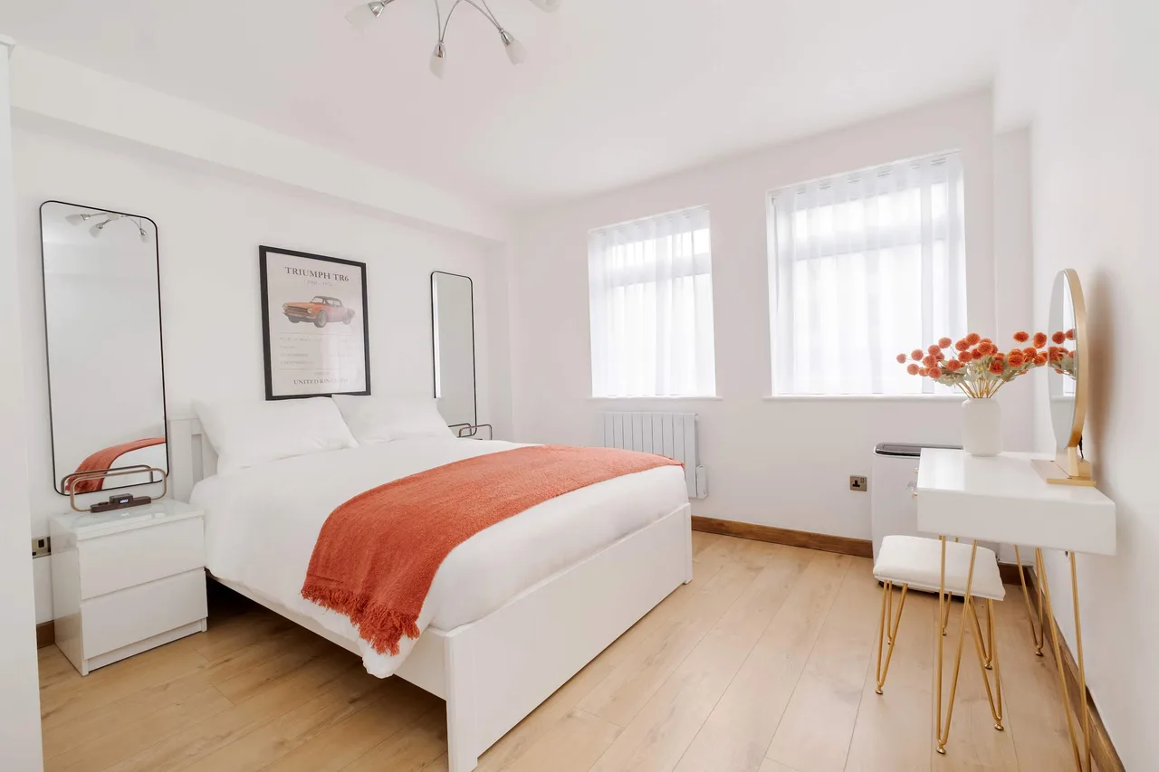 Central Three Bedroom Apartment in London photo 4