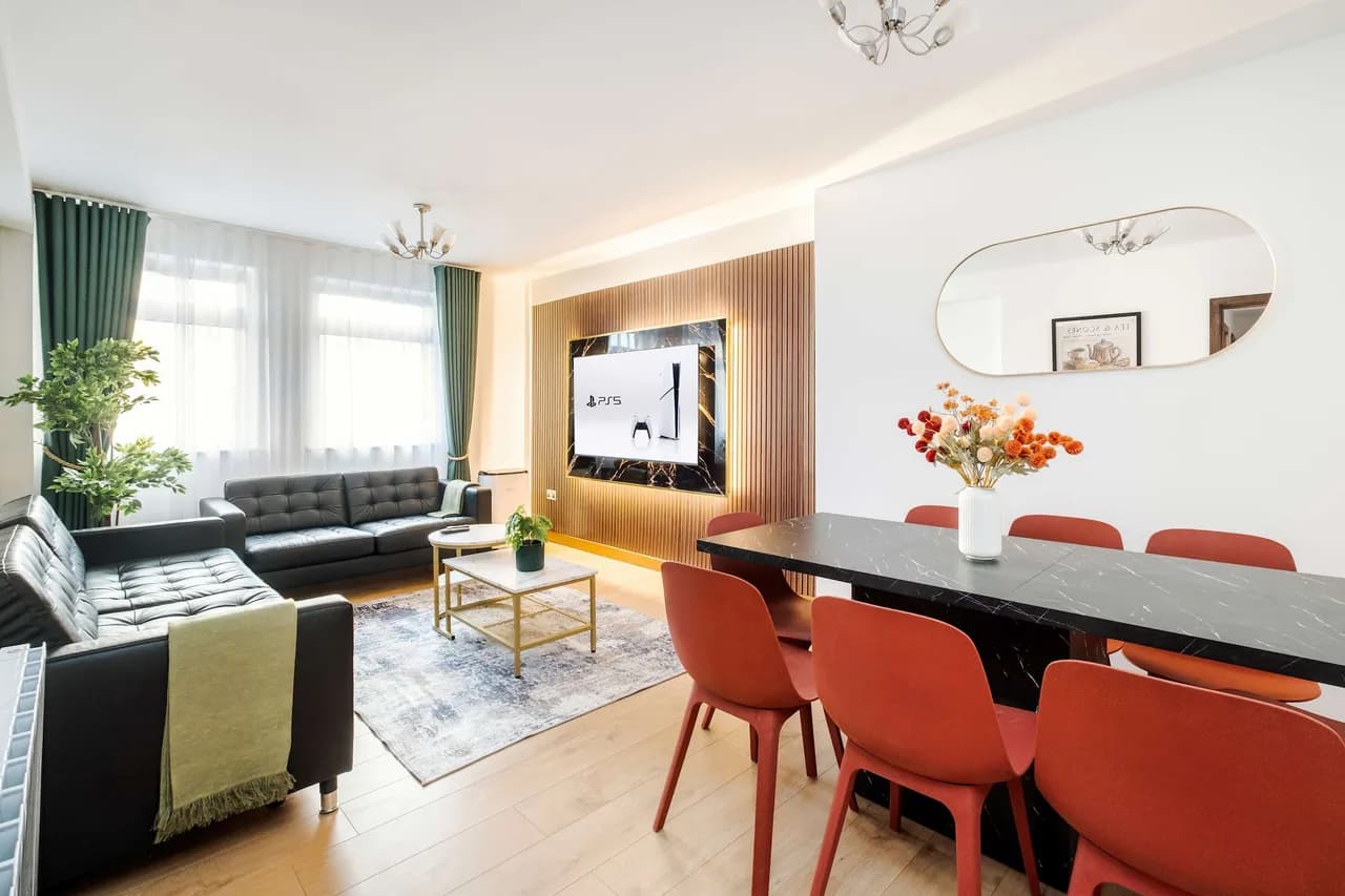 Charming Three Bedroom Home in London