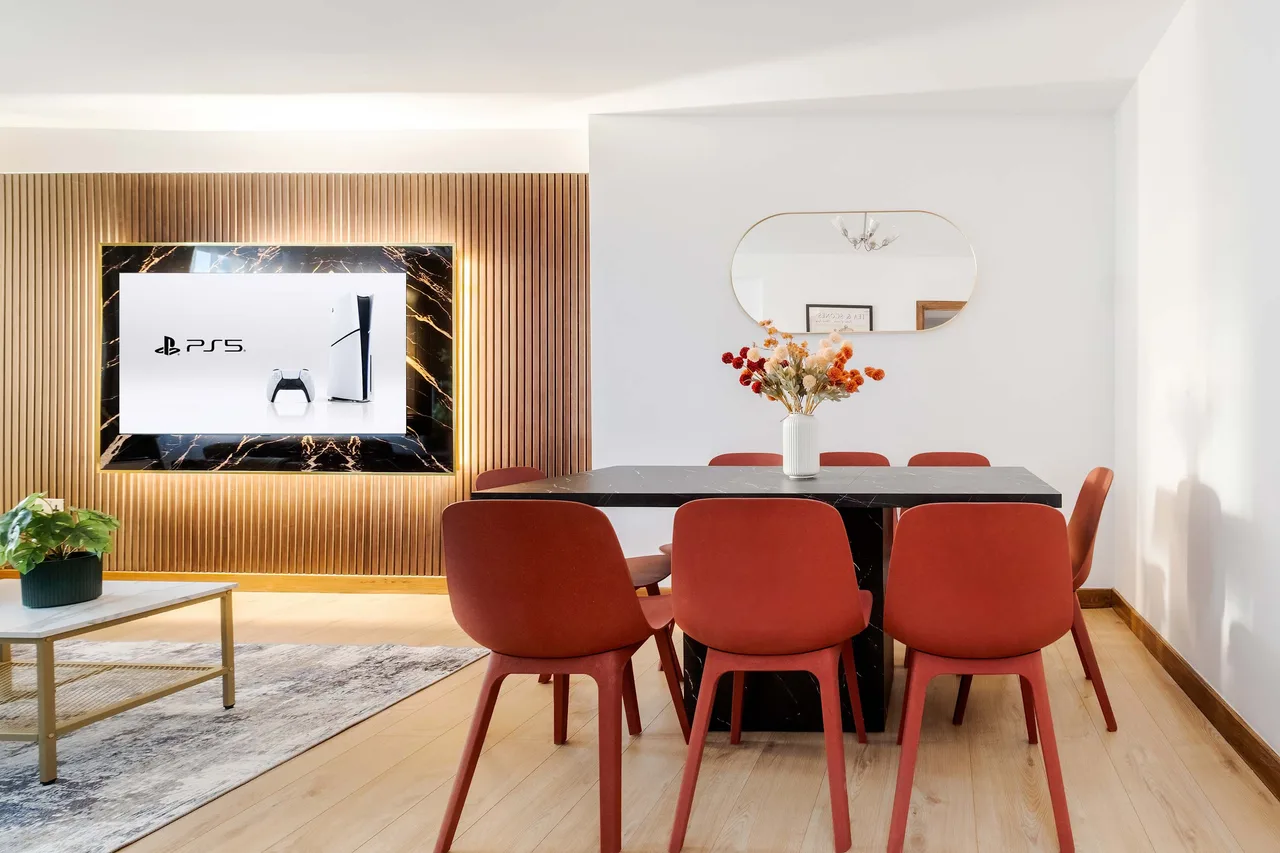 Charming Three Bedroom Home in London photo 3