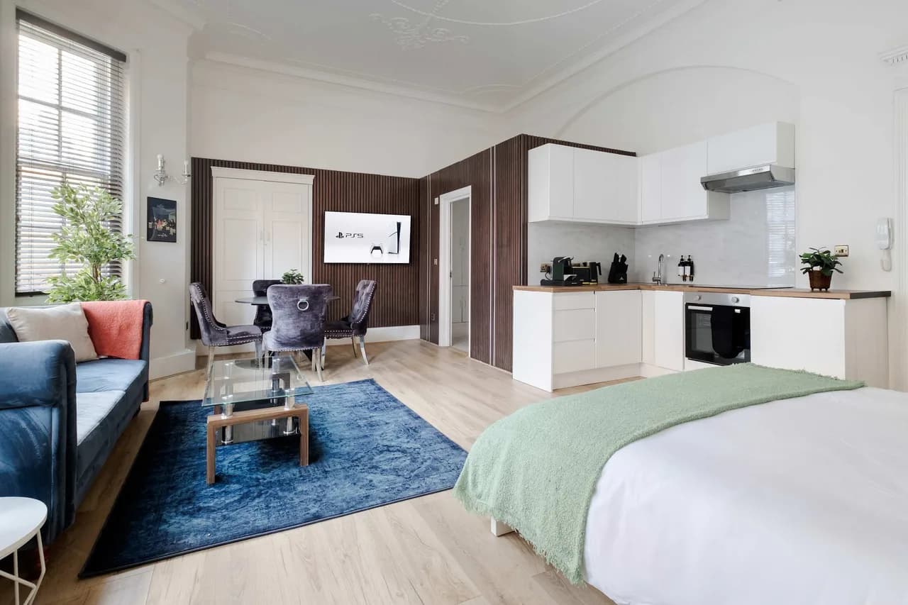 Chic Studio Retreat in Mayfair London