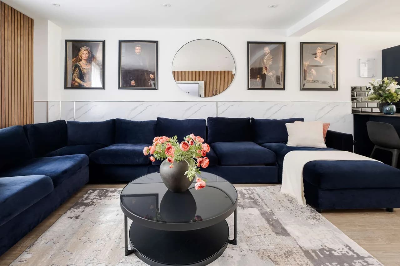 Luxury Four Bedroom Residence in London photo 5