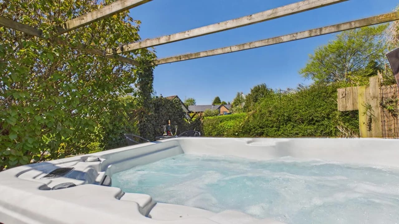Garden Jacuzzi Holiday Home in Saundersfoot photo 2