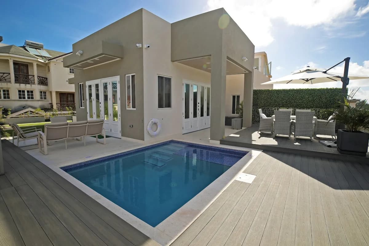 Balcony-Equipped Villa in Barbados photo 3