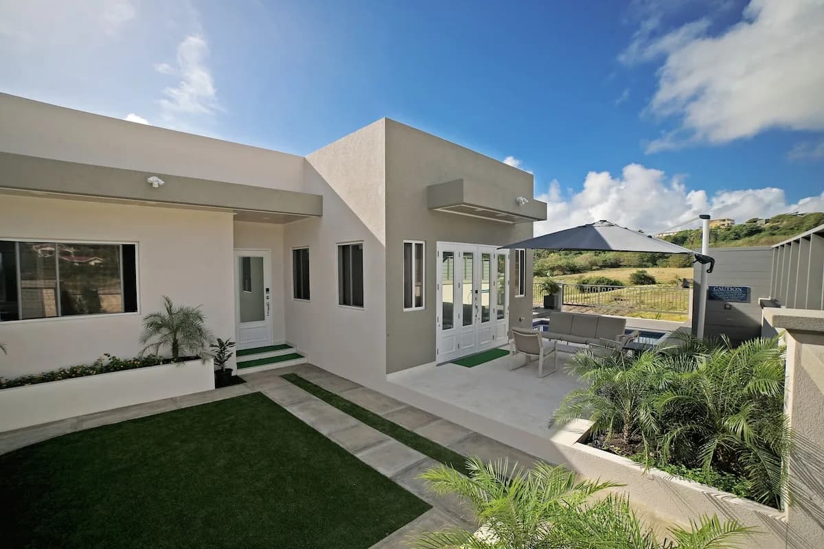 Balcony-Equipped Villa in Barbados photo 5