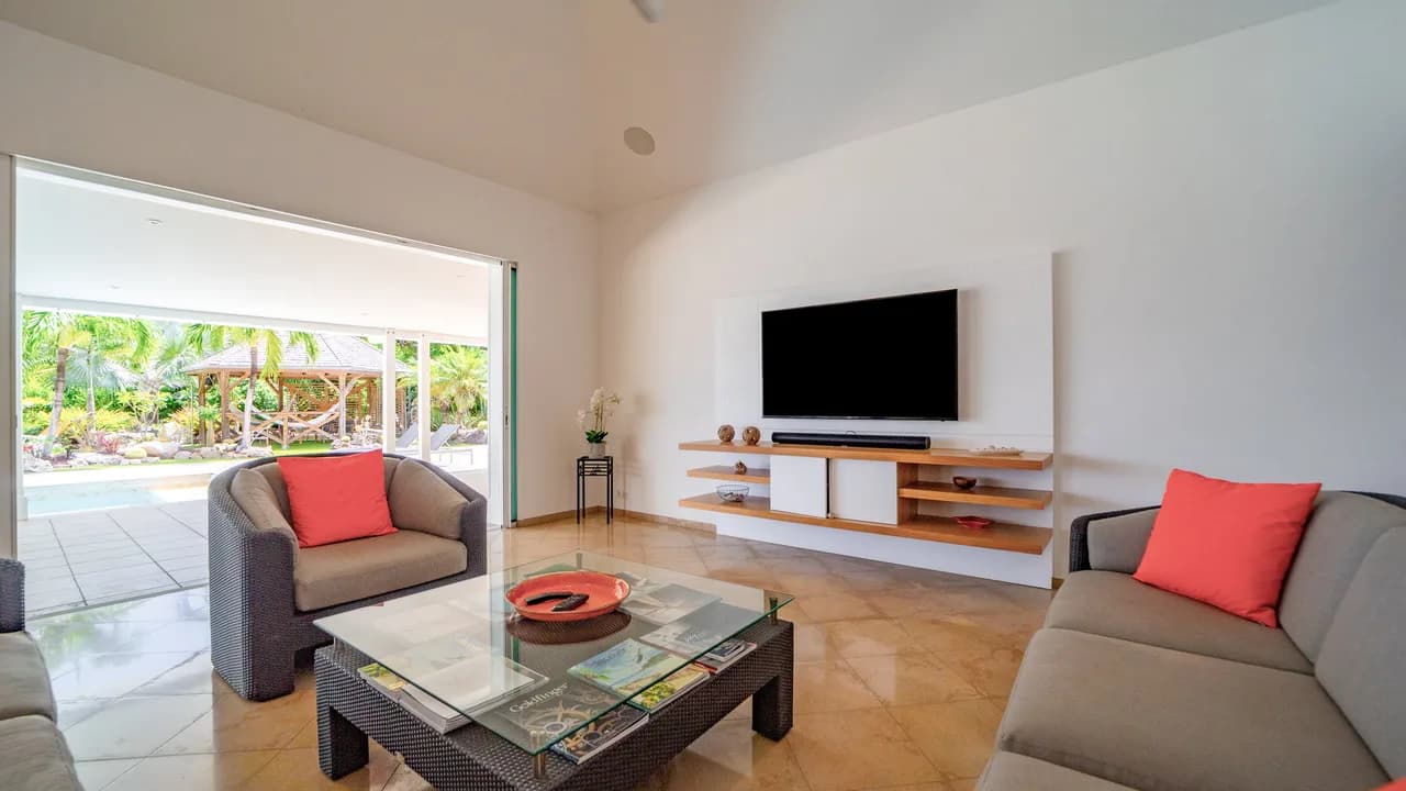 Single-Story Villa in Lorient, Caribbean photo 4