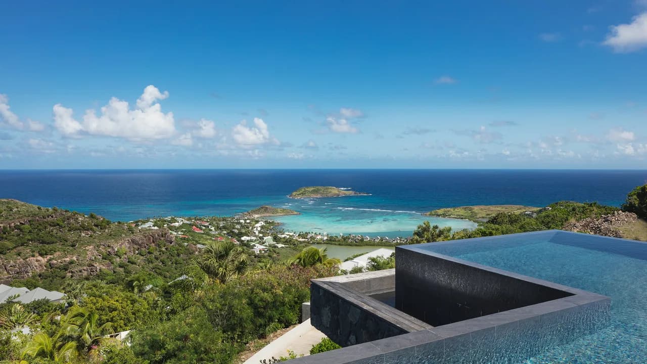 Air-Conditioned Villa with Scenic Views in Vitet