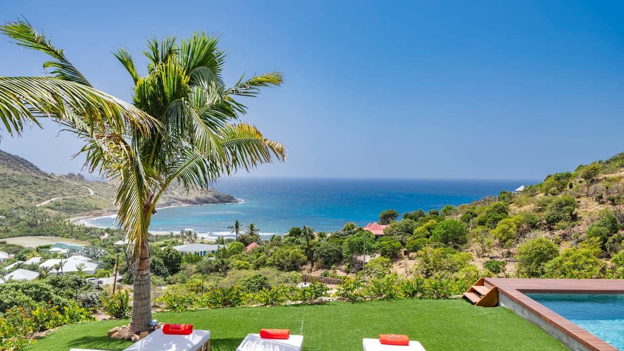Luxury Retreat Villa with Ocean View in Toiny photo 2