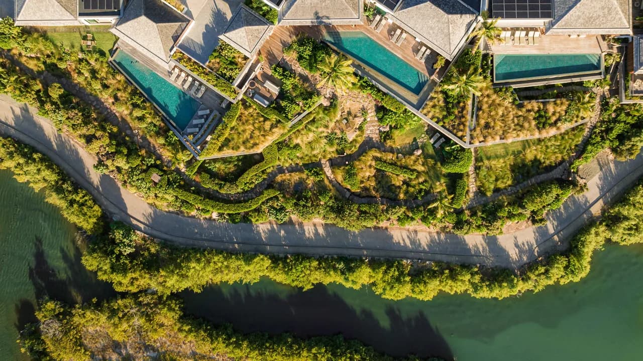 Luxurious Estate with Elevator in Grand-Cul-de-Sac photo 3