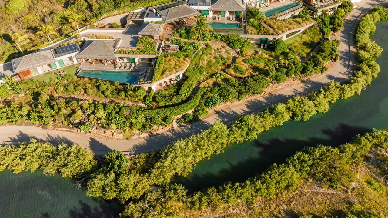 Luxurious Estate with Elevator in Grand-Cul-de-Sac photo 4