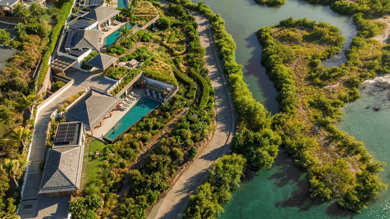 Luxurious Estate with Elevator in Grand-Cul-de-Sac photo 5