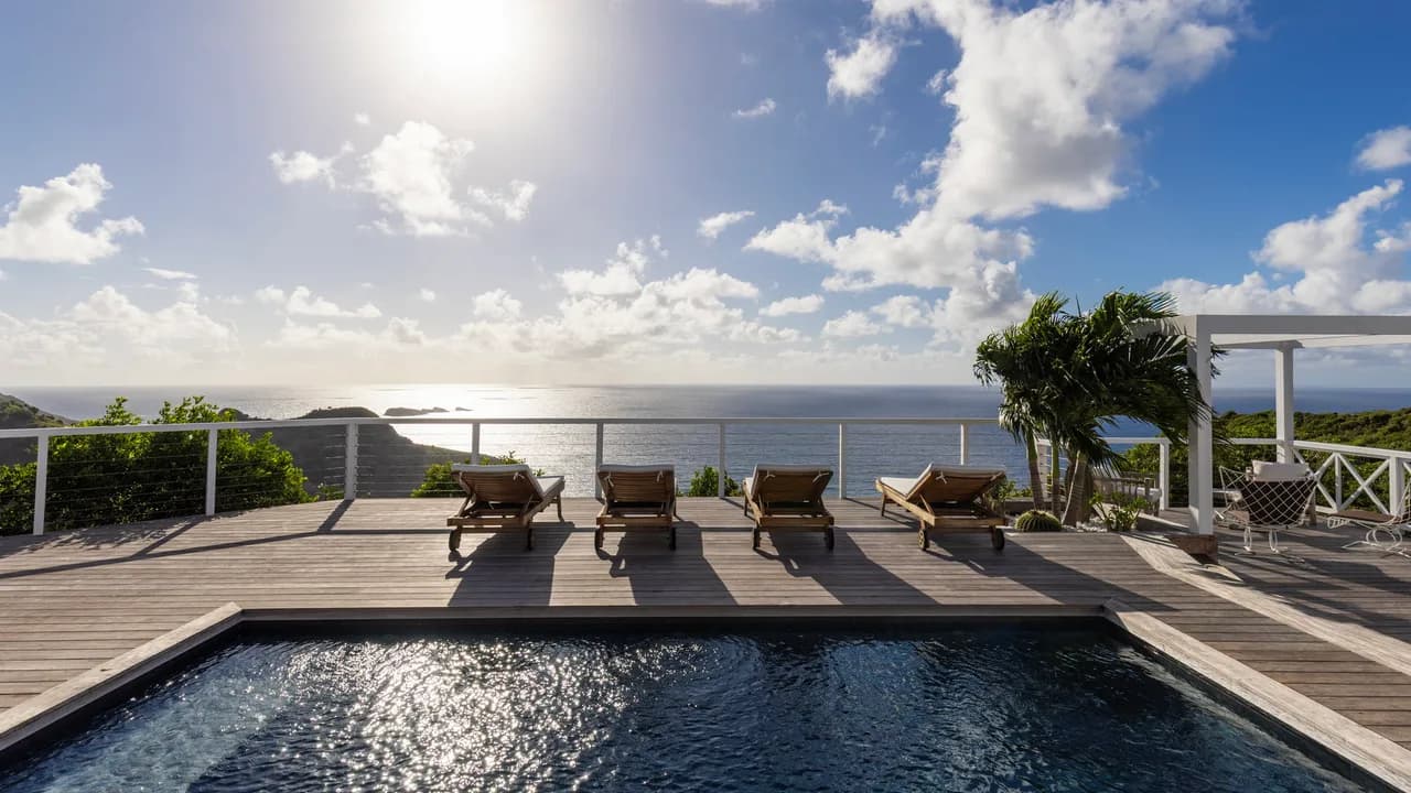 Private Pool Villa in Gouverneur